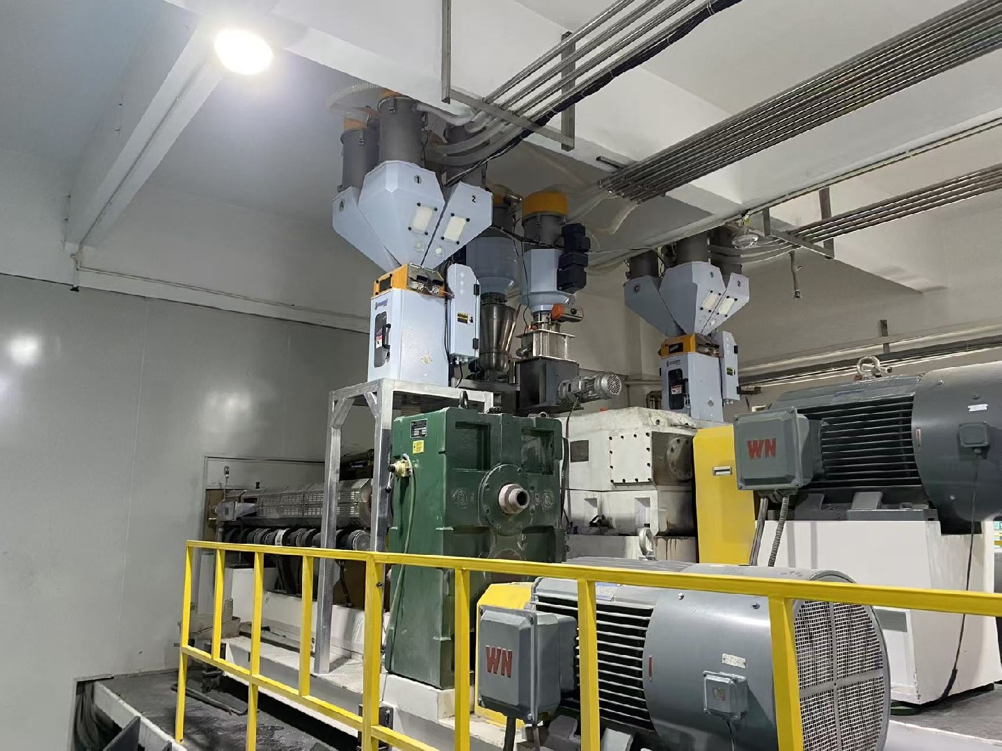 片板膜自动供料配混系统